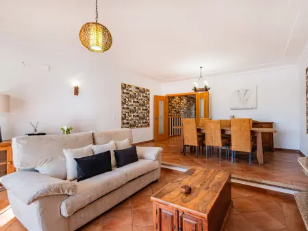 Villa familiale calme avec piscine, tennis et parking sécurisé - Photo 2