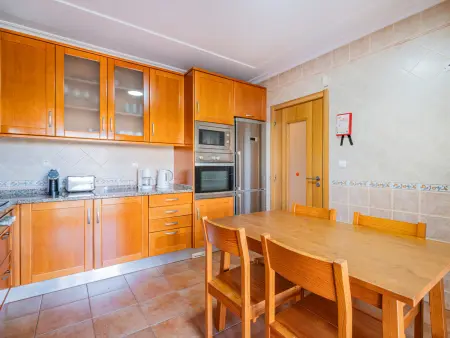 Villa familiale calme avec piscine, tennis et parking sécurisé - Photo 6