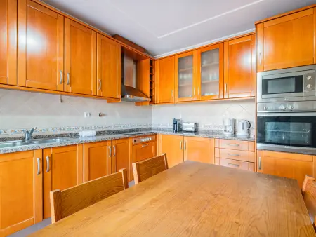 Villa familiale calme avec piscine, tennis et parking sécurisé - Photo 8
