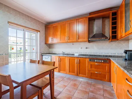Villa familiale calme avec piscine, tennis et parking sécurisé - Photo 9