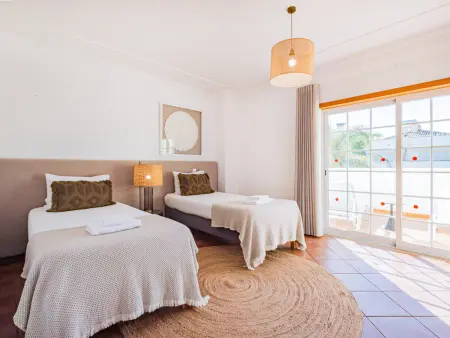 Villa familiale calme avec piscine, tennis et parking sécurisé - Photo 11