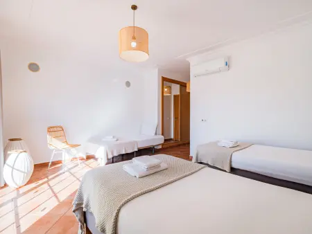 Villa familiale calme avec piscine, tennis et parking sécurisé - Photo 13