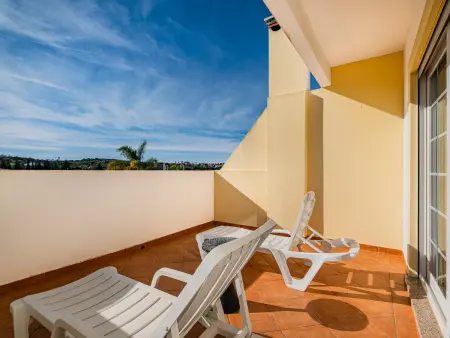 Villa familiale calme avec piscine, tennis et parking sécurisé - Photo 16