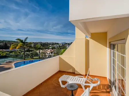 Villa familiale calme avec piscine, tennis et parking sécurisé - Photo 17