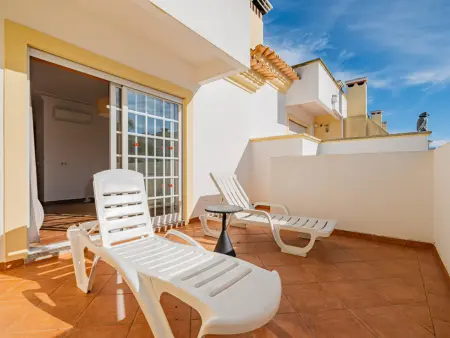 Villa familiale calme avec piscine, tennis et parking sécurisé - Photo 18