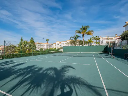 Villa familiale calme avec piscine, tennis et parking sécurisé - Photo 32