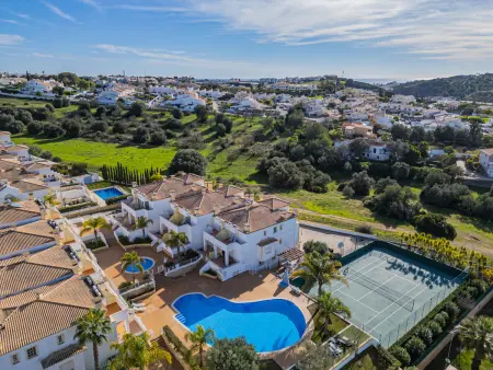 Villa familiale calme avec piscine, tennis et parking sécurisé - Photo 33