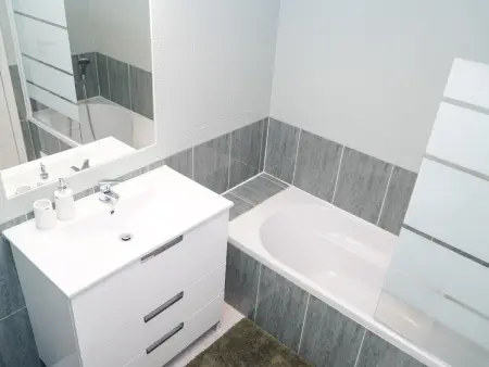 Appartement Rénové 3 Chambres avec Vue Mer près Plage et Tennis - Photo 13