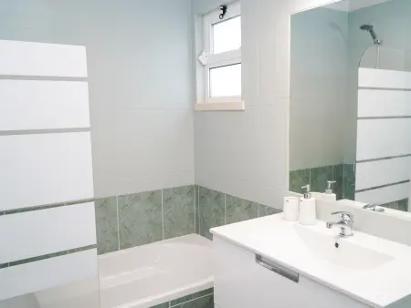 Appartement Rénové 3 Chambres avec Vue Mer près Plage et Tennis - Photo 14