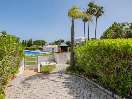 Villa cosy à Albufeira avec piscine partagée, 3 chambres pour 6 personnes - Photo 1