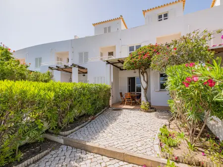 Villa cosy à Albufeira avec piscine partagée, 3 chambres pour 6 personnes - Photo 3