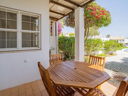 Villa cosy à Albufeira avec piscine partagée, 3 chambres pour 6 personnes - Photo 4
