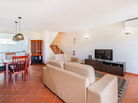 Villa cosy à Albufeira avec piscine partagée, 3 chambres pour 6 personnes - Photo 5