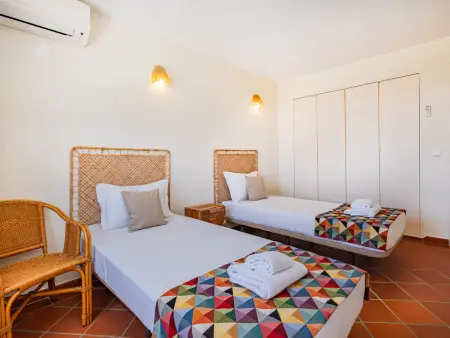 Villa cosy à Albufeira avec piscine partagée, 3 chambres pour 6 personnes - Photo 15