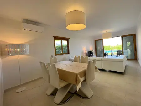 Villa moderne près de la plage avec jardin et piscine près d'Albufeira - Photo 1