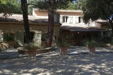 Villa cadre idyllique et reposant avec piscine, Villa paisible dans un cadre idyllique à Orange - Photo 5