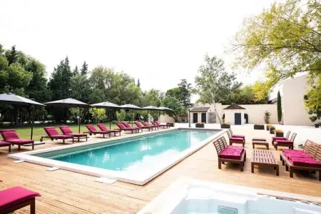 Charmant Mas Provençal avec piscine et jacuzzis, Charmante Villa Provençale à Noves - Photo 32
