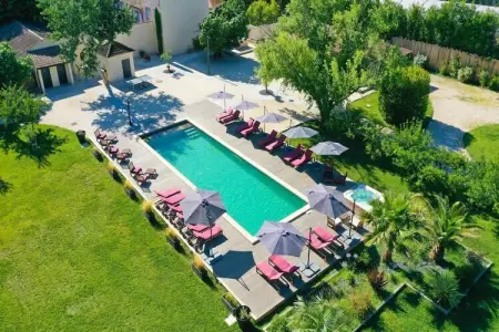 Charmant Mas Provençal avec piscine et jacuzzis, Charmante Villa Provençale à Noves - Photo 34