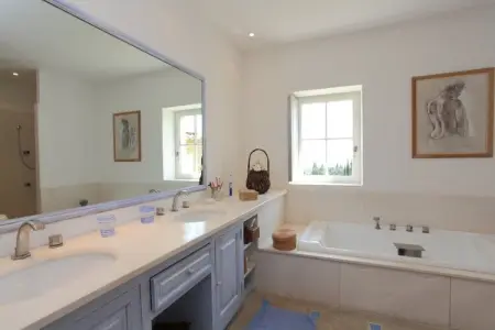Bastide avec piscine 3 terrasses dans un écrin de verdure, Maison de campagne avec piscine - Photo 22