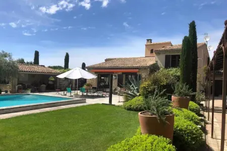 La Maison de Robion, Villa près d'Avignon avec suites séparées - Photo 5