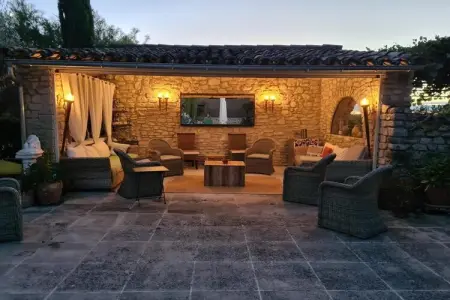 La Maison de Robion, Villa près d'Avignon avec suites séparées - Photo 31