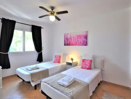 VILLA en Zona residencial tranquila con piscina privada ideal para familias - W - Photo 12