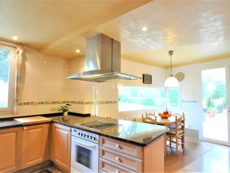 Villa con piscina y pista de tenis privada ideal para familias.  - WiFi Gratis - Photo 11