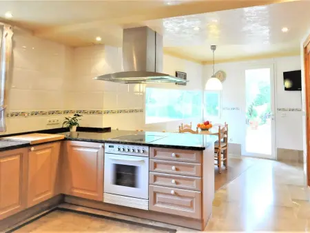 Villa con piscina y pista de tenis privada ideal para familias.  - WiFi Gratis - Photo 44