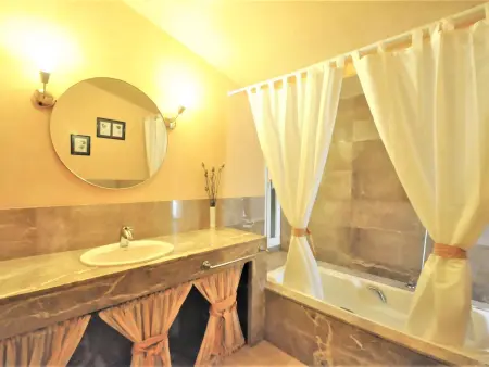 Villa con piscina y pista de tenis privada ideal para familias.  - WiFi Gratis - Photo 51