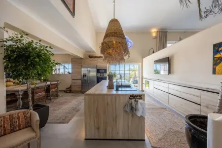 Surga 2, Chambre privée dans une villa de luxe, Budens - Photo 16