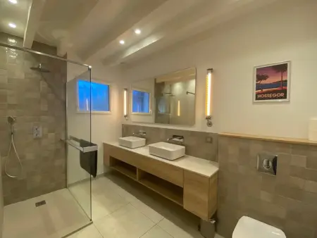 Villa spacieuse avec jacuzzi et piscine chauffée à Hossegor - Photo 24