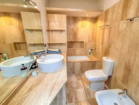Helle Dach-Maisonette mit riesiger Terrasse, Appartement 5 personnes à Seville - Photo 12