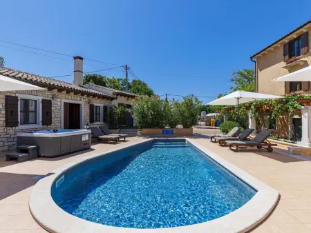 Villa Christina, Maison 10 personnes à Tinjan - Photo 2