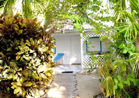 Bungalow accueillant avec jacuzzi à Grand-Bourg - Photo 1