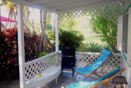 Bungalow accueillant avec jacuzzi à Grand-Bourg - Photo 2