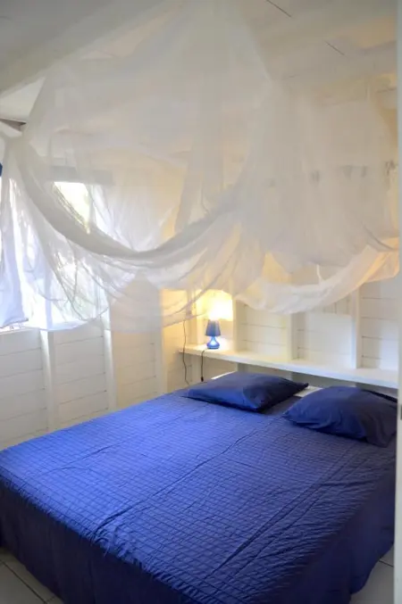 Bungalow accueillant avec jacuzzi à Grand-Bourg - Photo 4