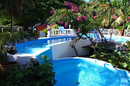 Bungalow accueillant avec jacuzzi à Grand-Bourg - Photo 5