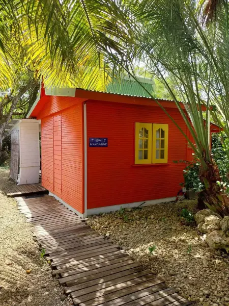 Bungalow accueillant avec jacuzzi à Grand Bourg 25 m² - Photo 1