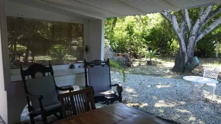 Bungalow accueillant avec jacuzzi à Grand Bourg 25 m² - Photo 3
