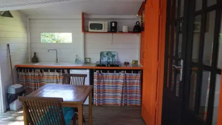 Bungalow accueillant avec jacuzzi à Grand Bourg 25 m² - Photo 4