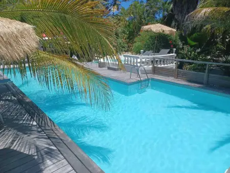 Bungalow accueillant avec jacuzzi à Grand Bourg 25 m² - Photo 9