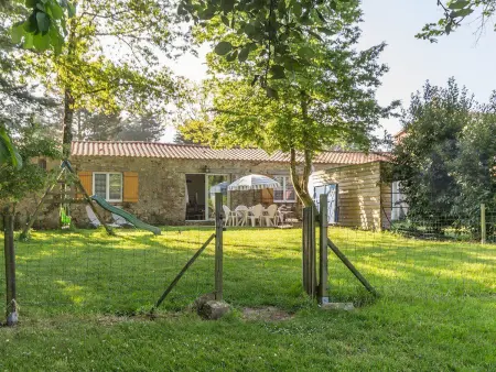 Gîte confortable avec jardin et piscine commune - Photo 10