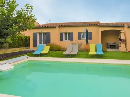 Villa agréable avec piscine privative, climatisation, Wifi près d'Avignon - Photo 2