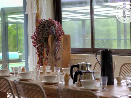 Gîtes spacieux avec piscine privative, sauna, animaux acceptés et parking, jusqu'à 18 personnes - Photo 13