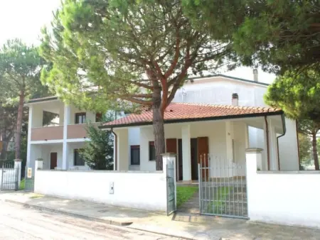 Eckhaus in Lido Di Volano, großer Innenhof, Grillplatz - Photo 20