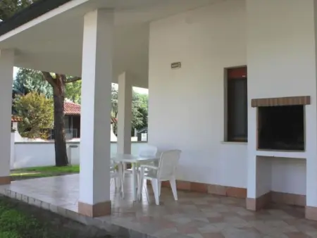 Eckhaus in Lido Di Volano, großer Innenhof, Grillplatz - Photo 21