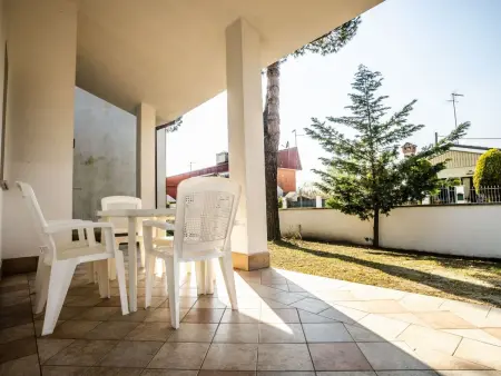 Eckhaus in Lido Di Volano, großer Innenhof, Grillplatz - Photo 22