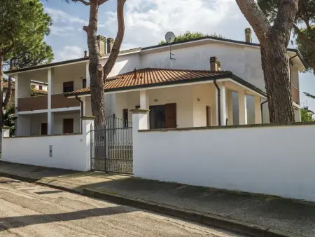Eckhaus in Lido Di Volano, großer Innenhof, Grillplatz - Photo 24