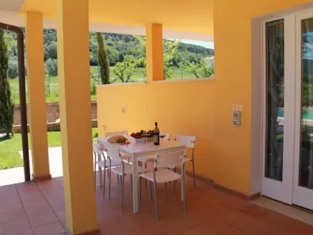 Unterkunft im Erdgeschoss, überdachte Terrasse, Schwimmbad - Photo 17