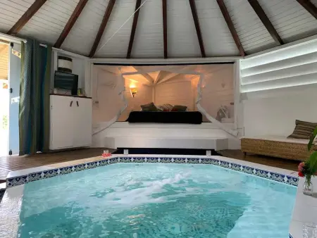 Chalet charmant avec spa à Grand Bourg 25 m², Bungalow 2 personnes à Grand Bourg - Photo 1